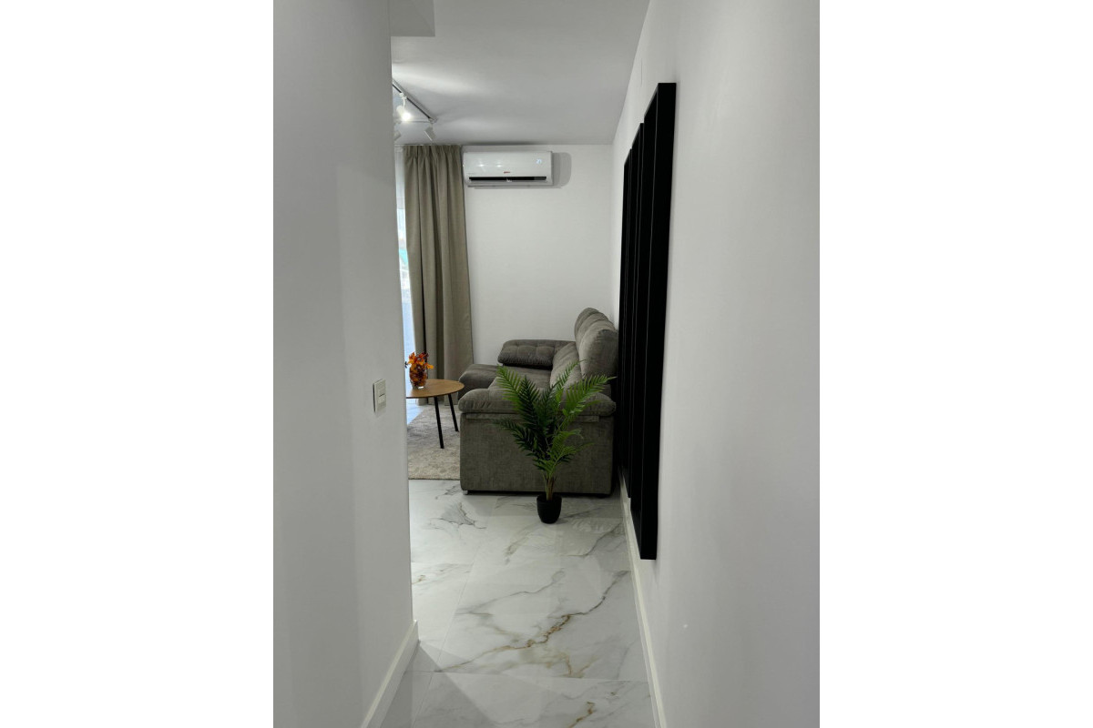 Resale - Apartment  - Torrevieja - Playa del cura