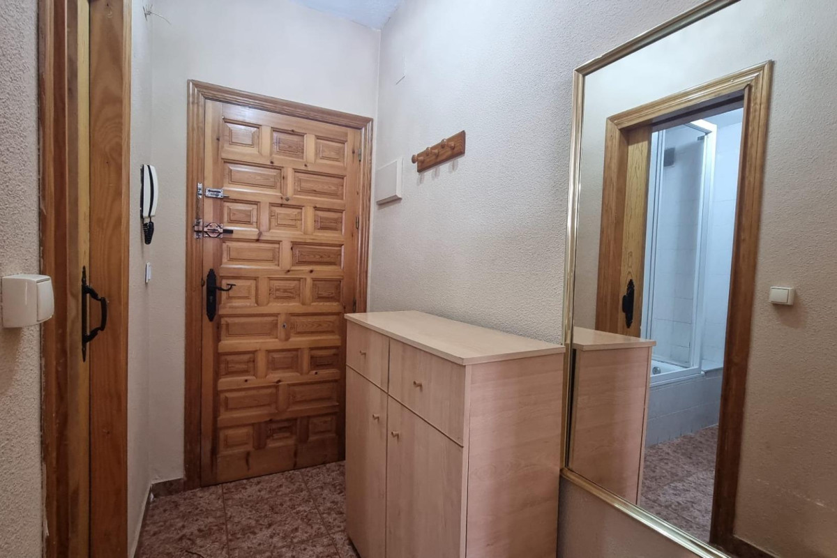 Resale - Apartment  - Torrevieja - Playa de los locos