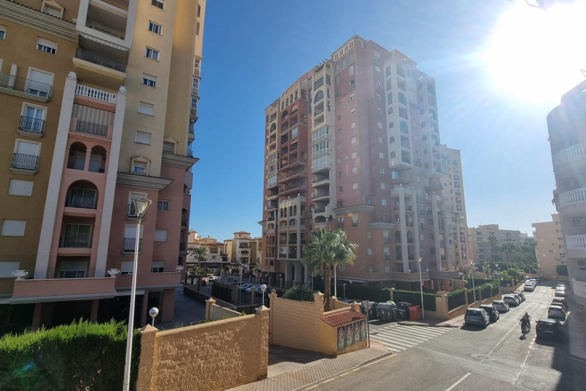 Resale - Apartment  - Torrevieja - Playa de los locos