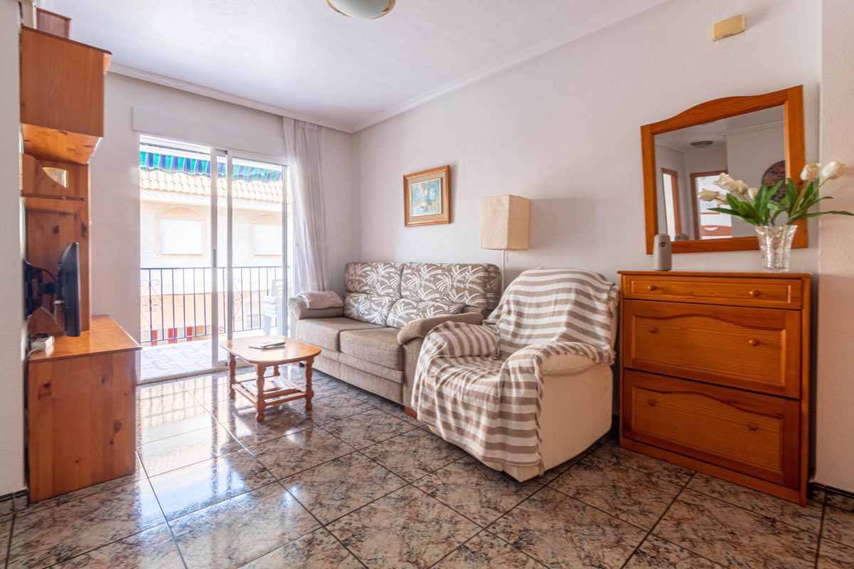 Resale - Apartment  - Torrevieja - Playa de los Naufragos