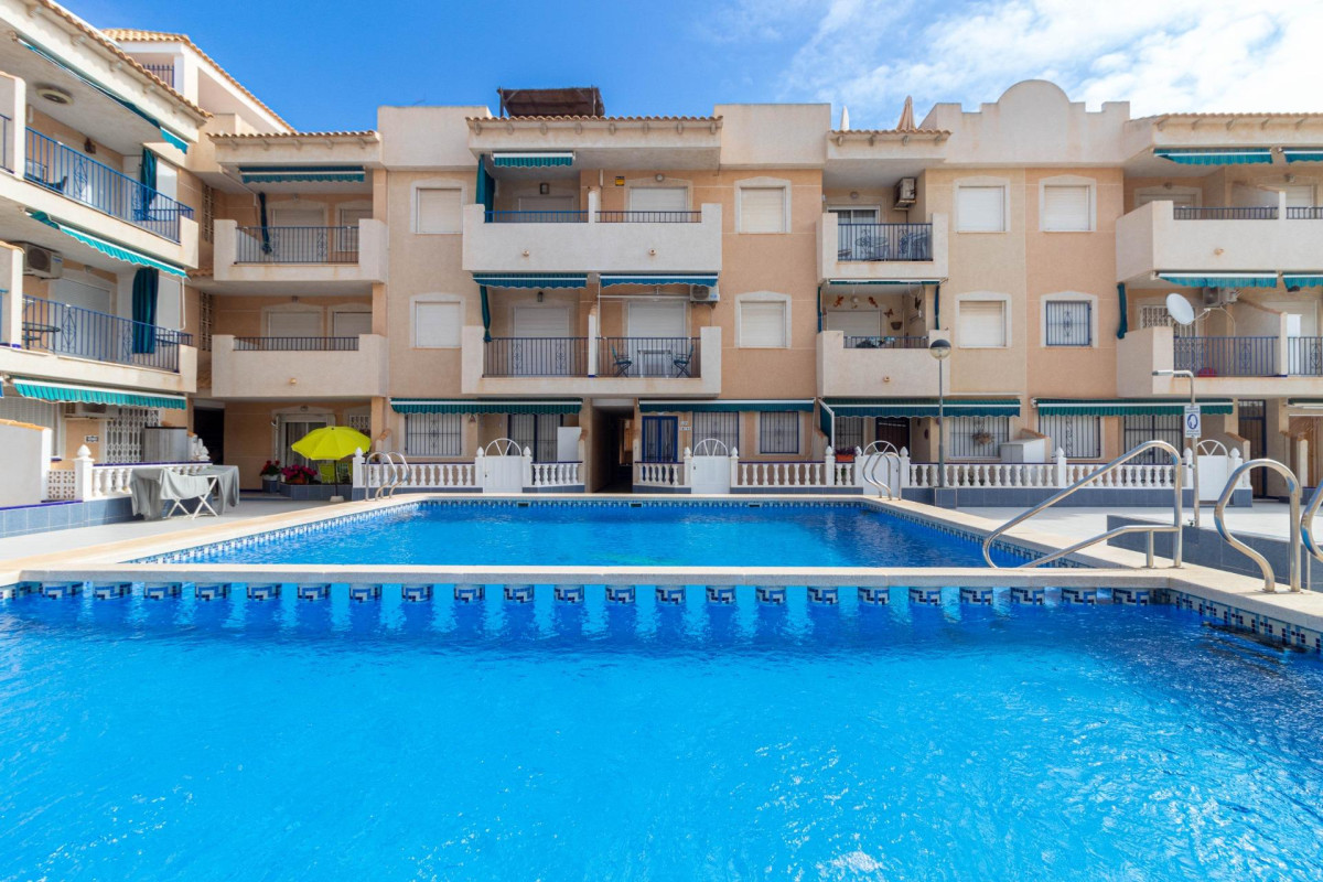 Resale - Apartment  - Torrevieja - Playa de los Naufragos