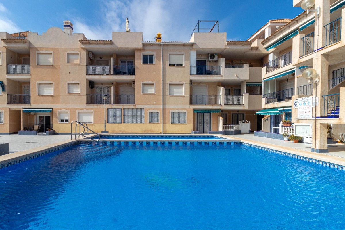 Resale - Apartment  - Torrevieja - Playa de los Naufragos