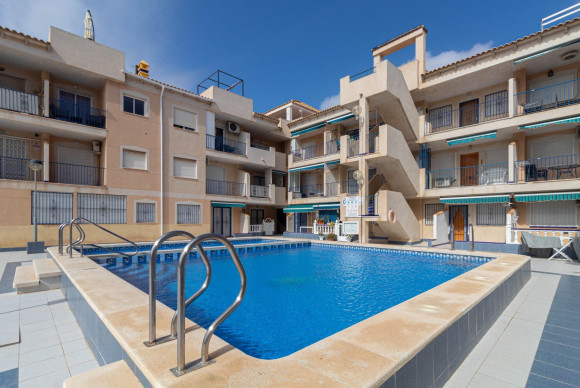 Resale - Apartment  - Torrevieja - Playa de los Naufragos