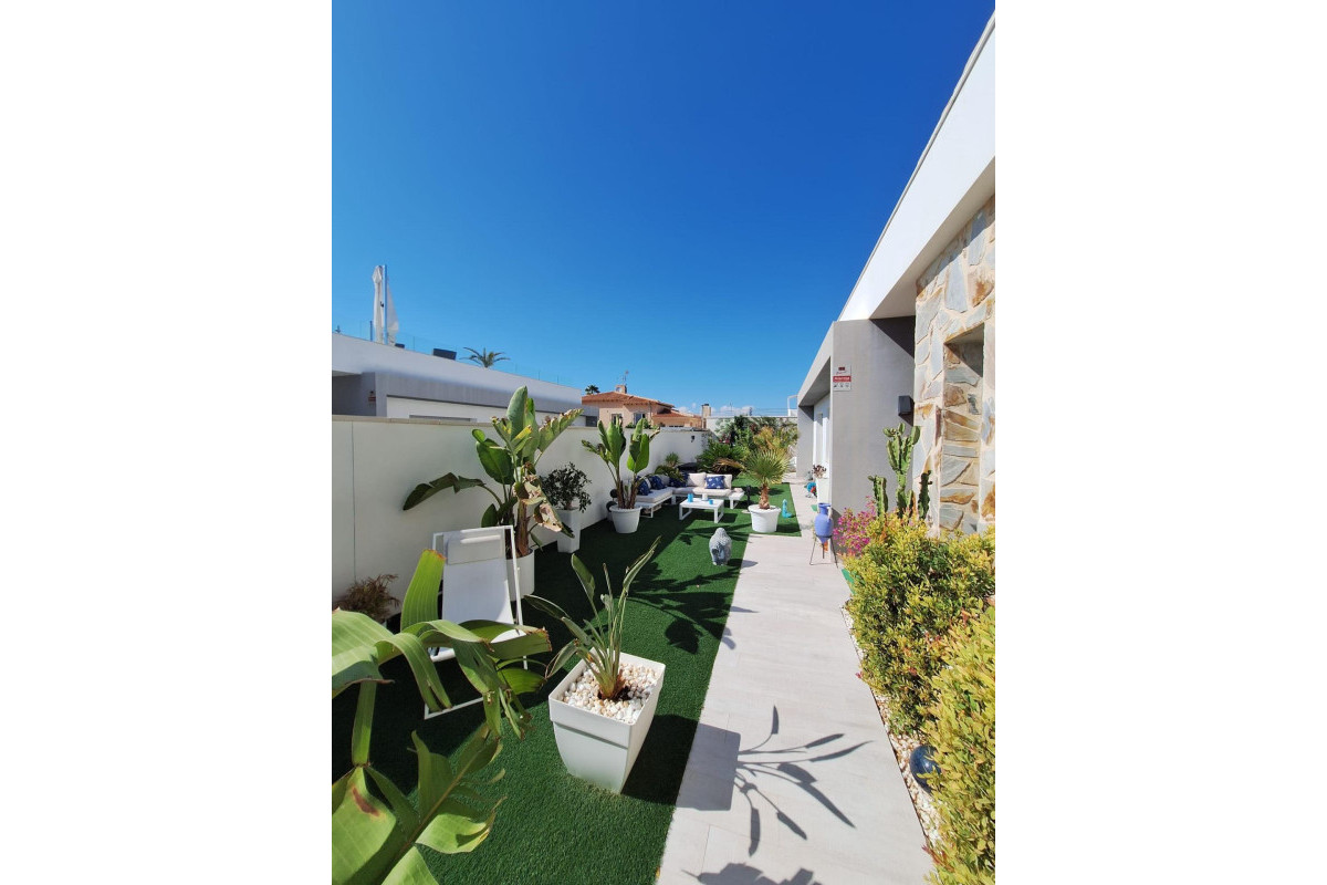 Resale - Villa de Lujo - Torrevieja - La siesta