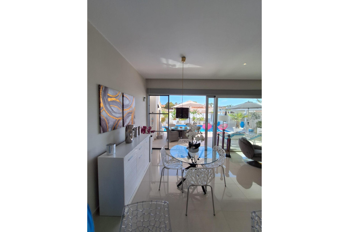 Resale - Villa de Lujo - Torrevieja - La siesta