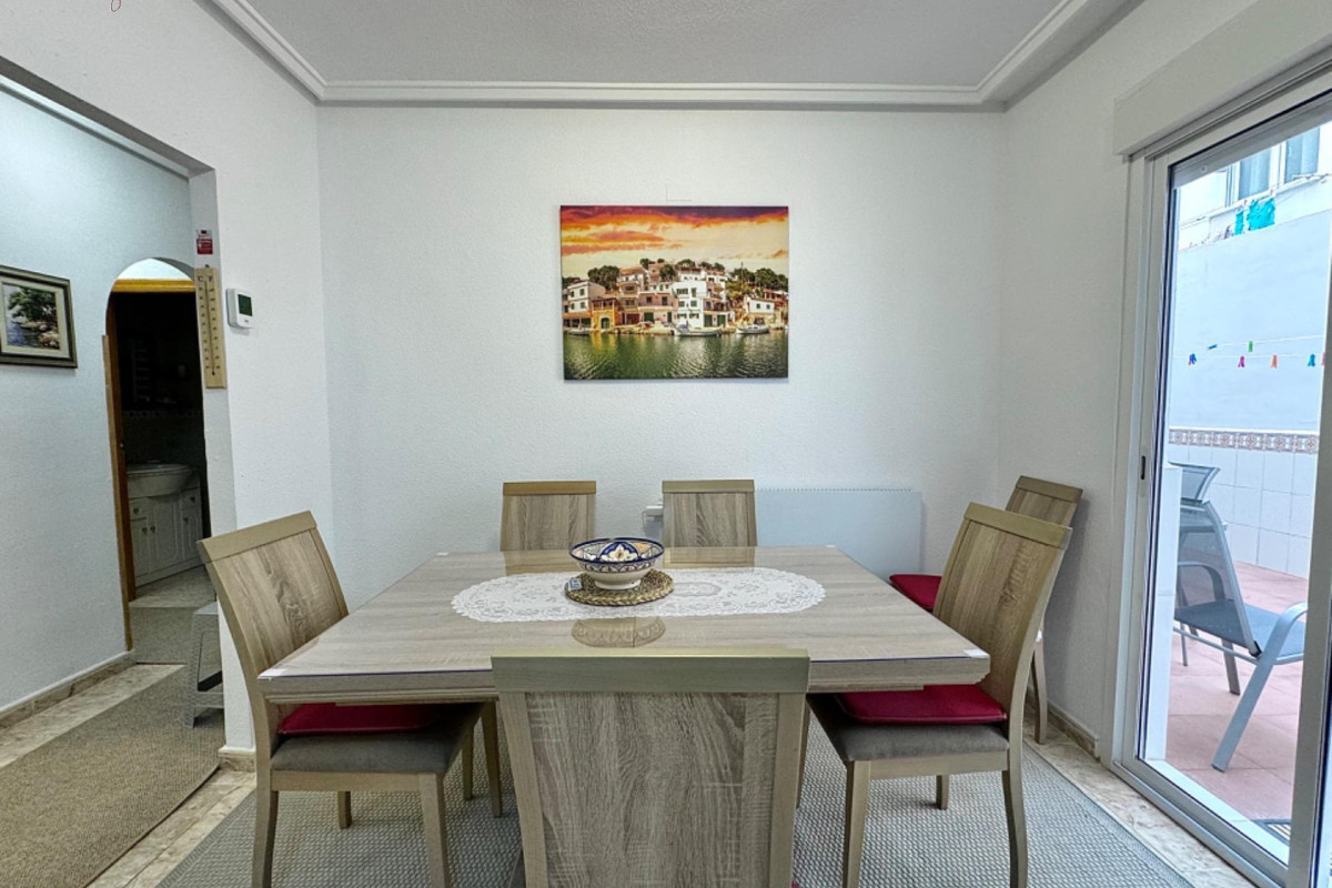 Resale - Apartment  - Torrevieja - Playa del cura