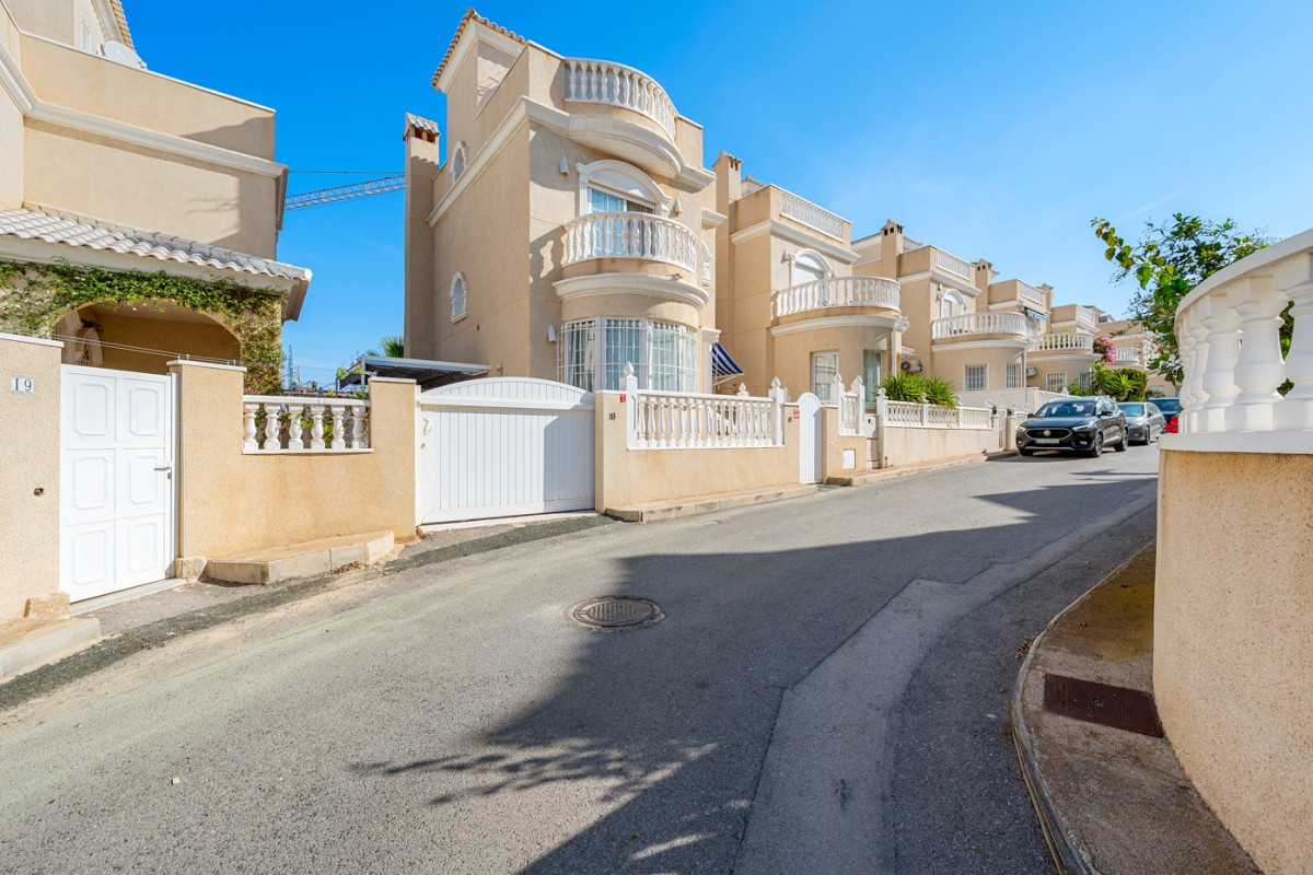 Reventa - Villa - Orihuela Costa - Los Altos