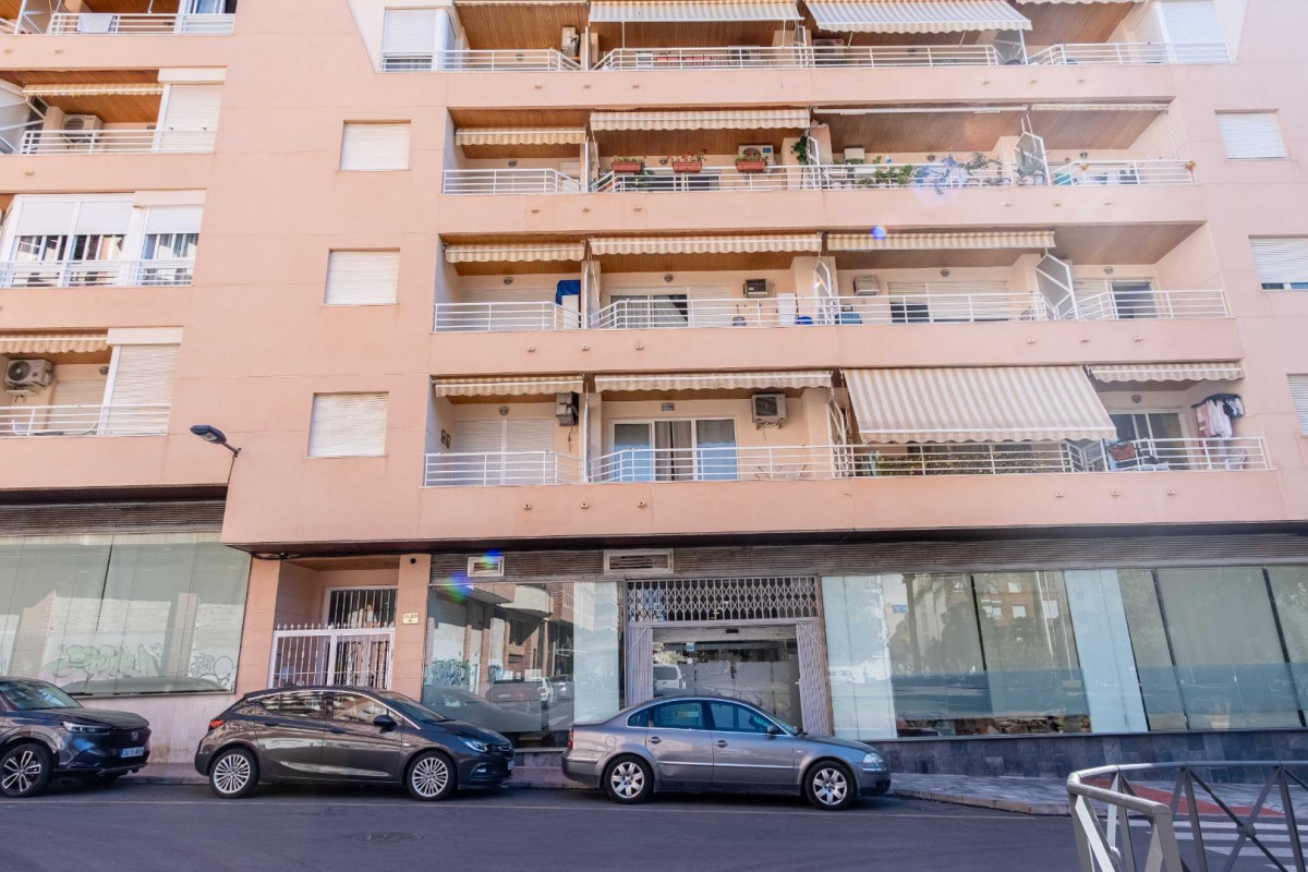 Resale - Apartment  - Torrevieja - Playa del cura