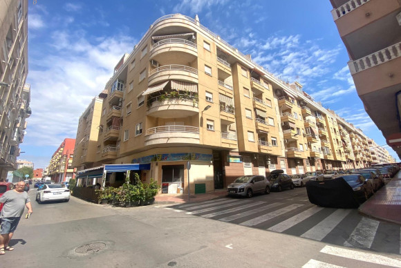 Resale - Apartment  - Torrevieja - Playa del cura