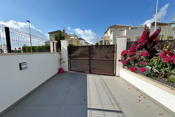 Resale - House - Torrevieja - Los altos