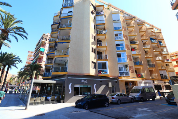 Resale - Apartment  - Torrevieja - Playa Del Cura