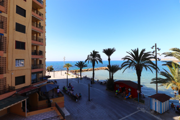 Resale - Apartment  - Torrevieja - Playa Del Cura