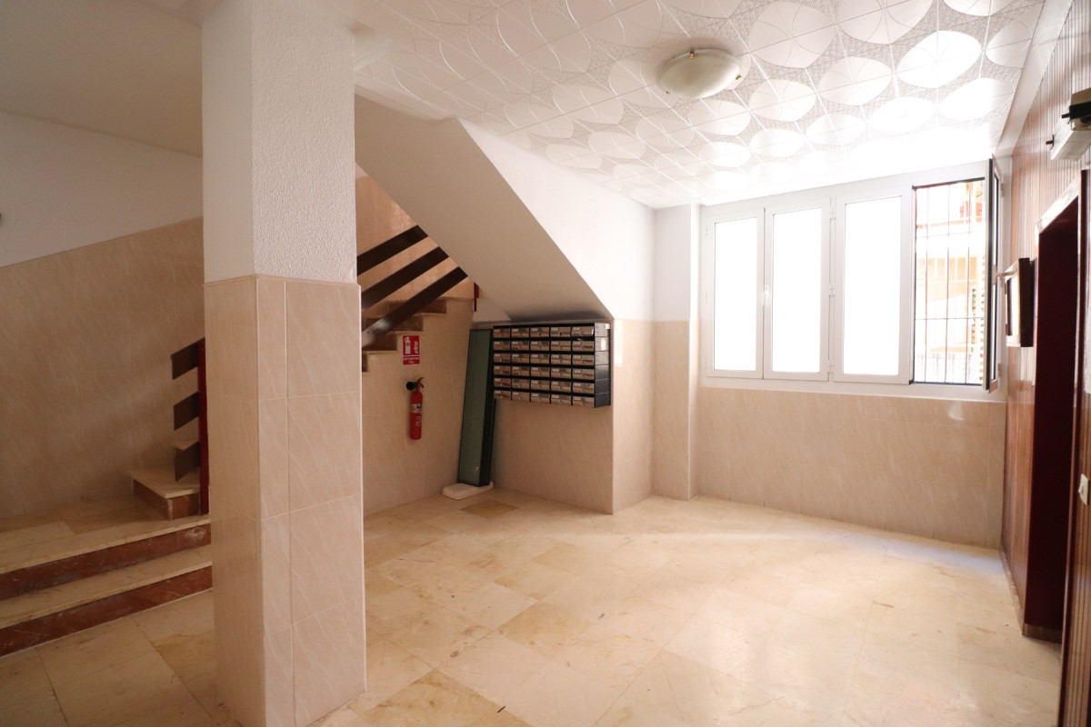 Resale - Apartment  - Torrevieja - Playa Del Cura