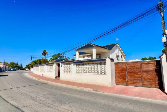 Resale - Villa - Torrevieja - Los balcones