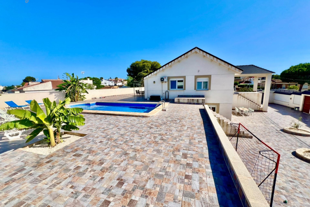 Resale - Villa - Torrevieja - Los balcones