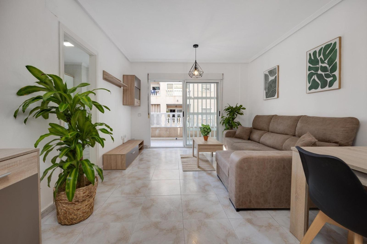 Resale - Apartment  - Torrevieja - Estacion de autobuses