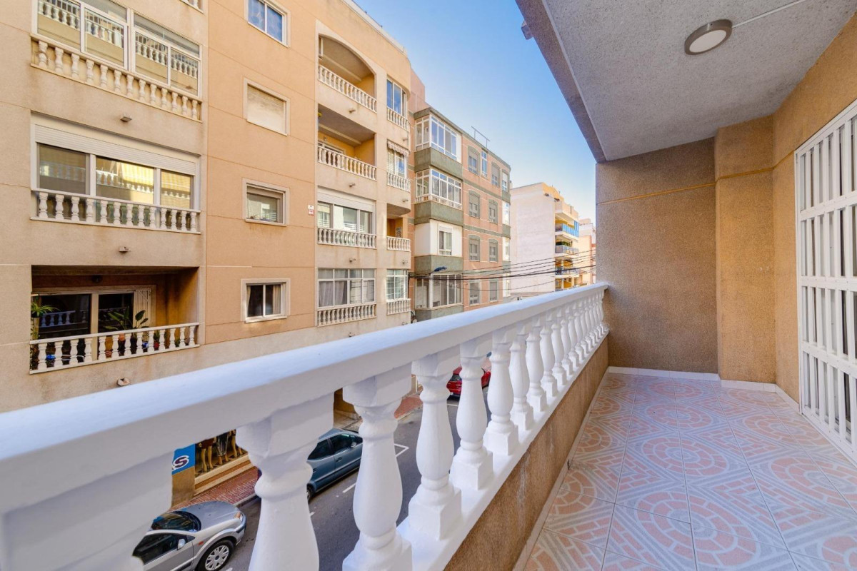 Resale - Apartment  - Torrevieja - Estacion de autobuses