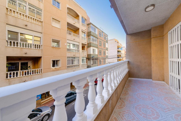 Resale - Apartment  - Torrevieja - Estacion de autobuses