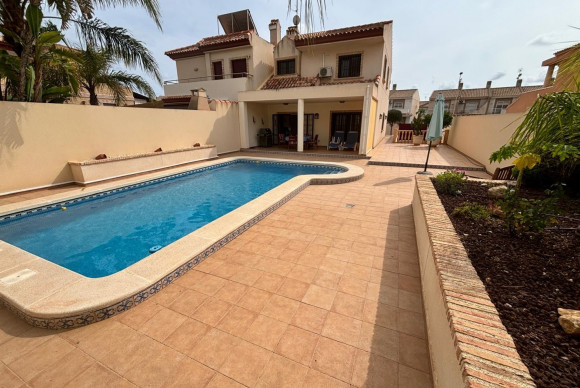 Reventa - Detached House / Villa - Torrevieja Centro - Torrevieja