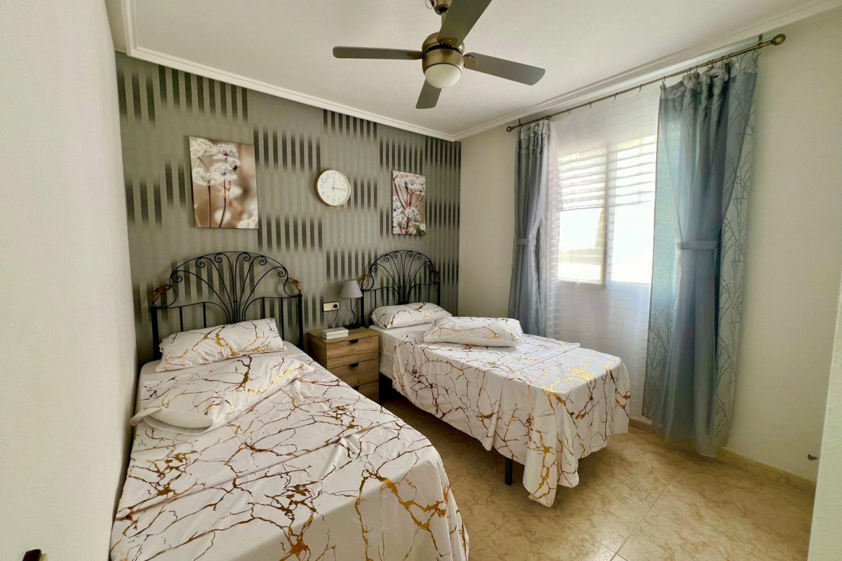 Resale - Apartment  - Torrevieja - Acequion