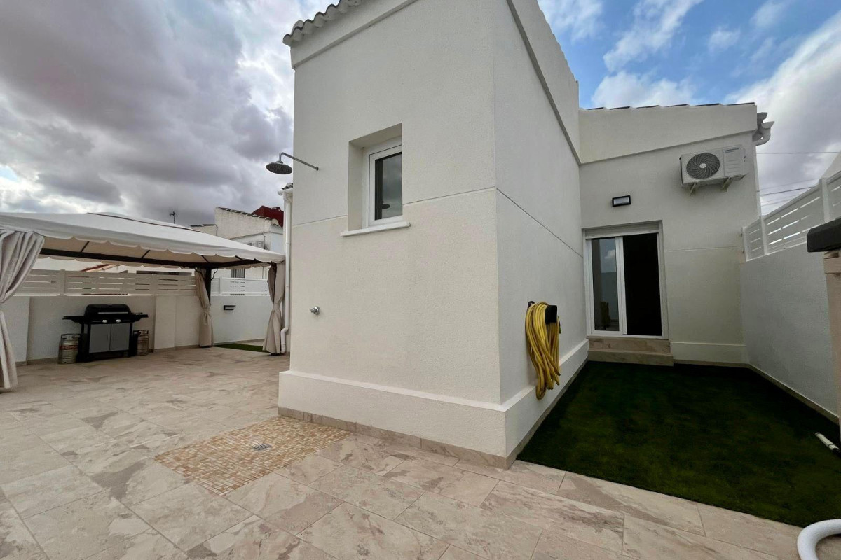 Resale - Villa - Torrevieja - San luis