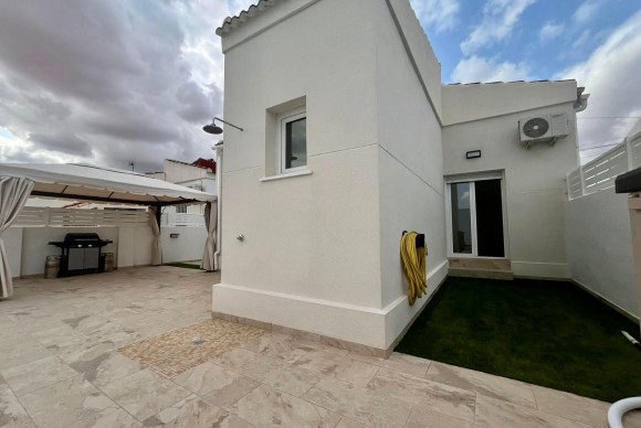 Resale - Villa - Torrevieja - San luis