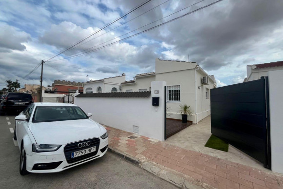 Reventa - Villa - Torrevieja - San luis