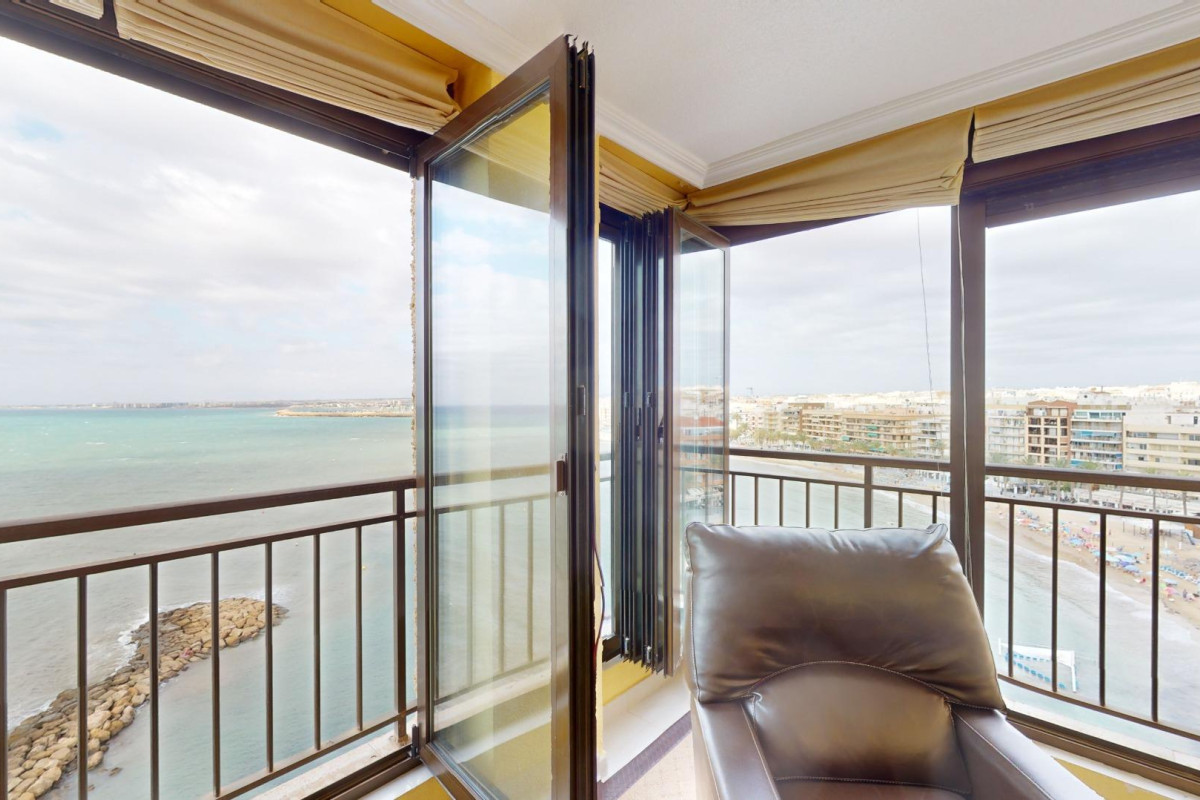 Resale - Apartment  - Torrevieja - Playa del cura