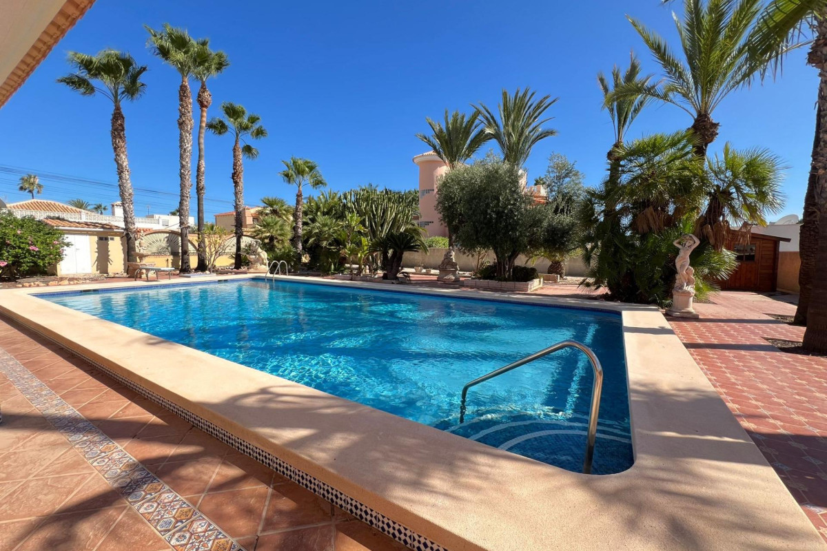 Resale - Villa - Torrevieja - Torreta florida