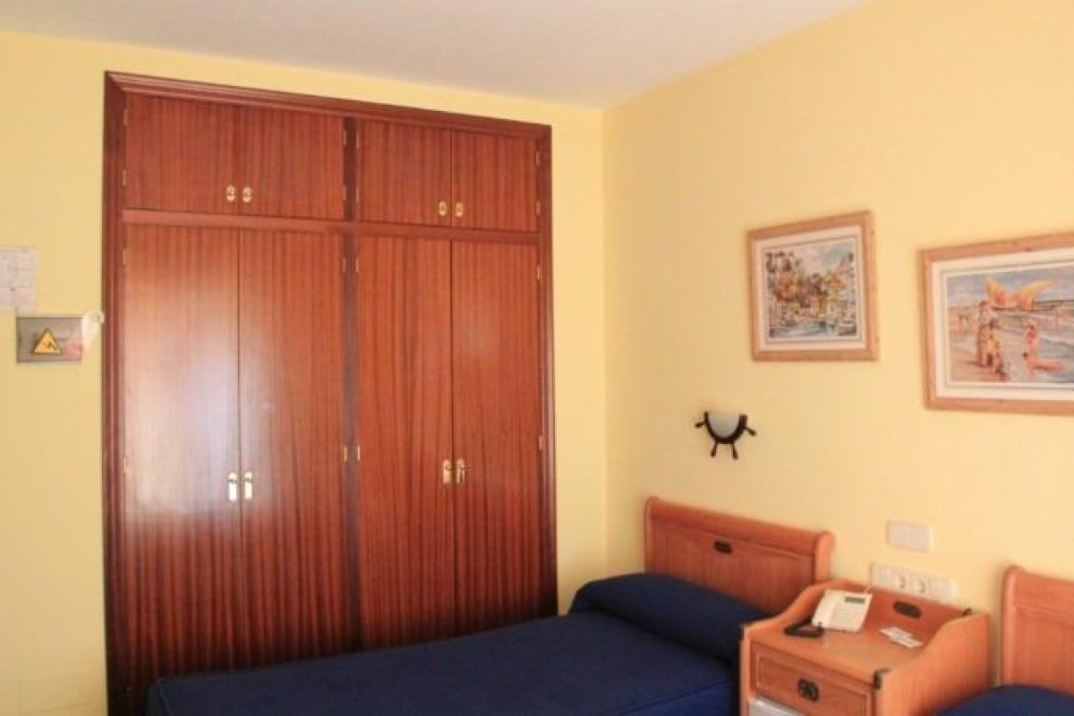 Revente - Hotel - Santiago de la ribera - Centro