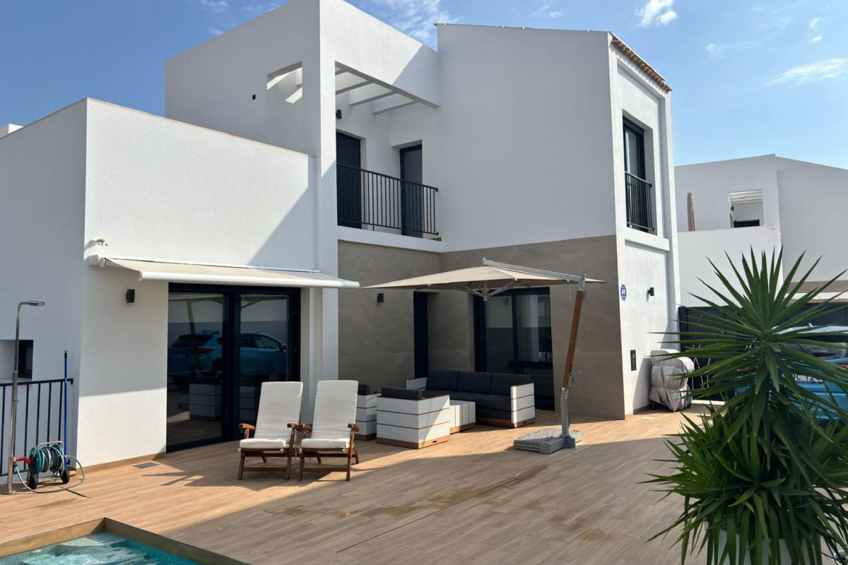 Resale - Villa Detached - Ciudad Quesada