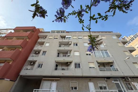 Resale - Apartment  - Torrevieja - Playa del cura