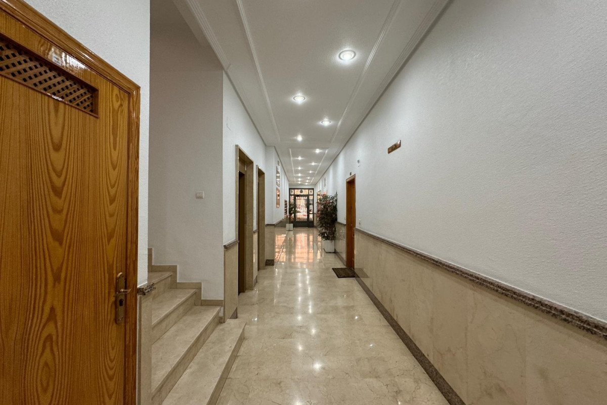 Resale - Apartment  - Torrevieja - Playa del cura