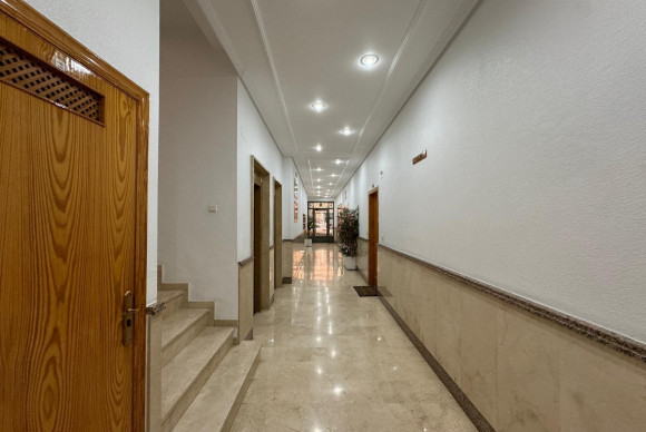 Resale - Apartment  - Torrevieja - Playa del cura