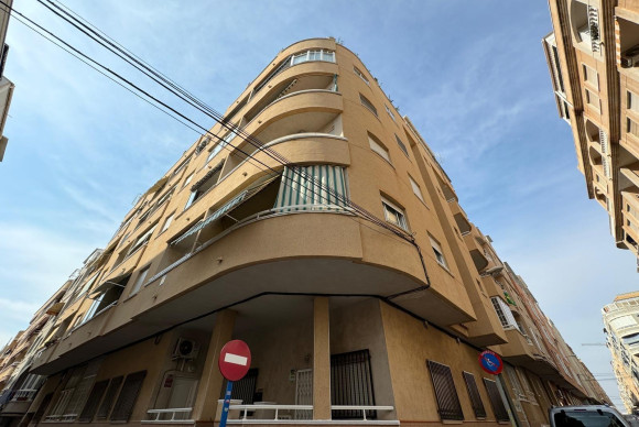 Resale - Apartment  - Torrevieja - Playa del cura