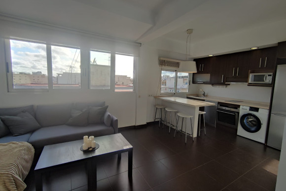 Alquiler a largo plazo - Apartamento / piso - SAN JUAN ALICANTE - Ensanche - Diputación