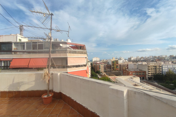 Alquiler a largo plazo - Apartamento / piso - SAN JUAN ALICANTE - Ensanche - Diputación