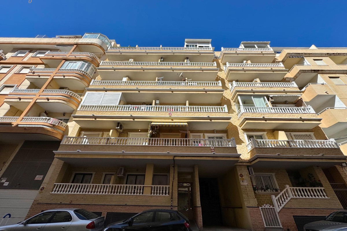 Resale - Apartment  - Torrevieja - Playa del cura