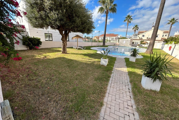 Resale - Townhouse - Torrevieja - Aguas nuevas 1