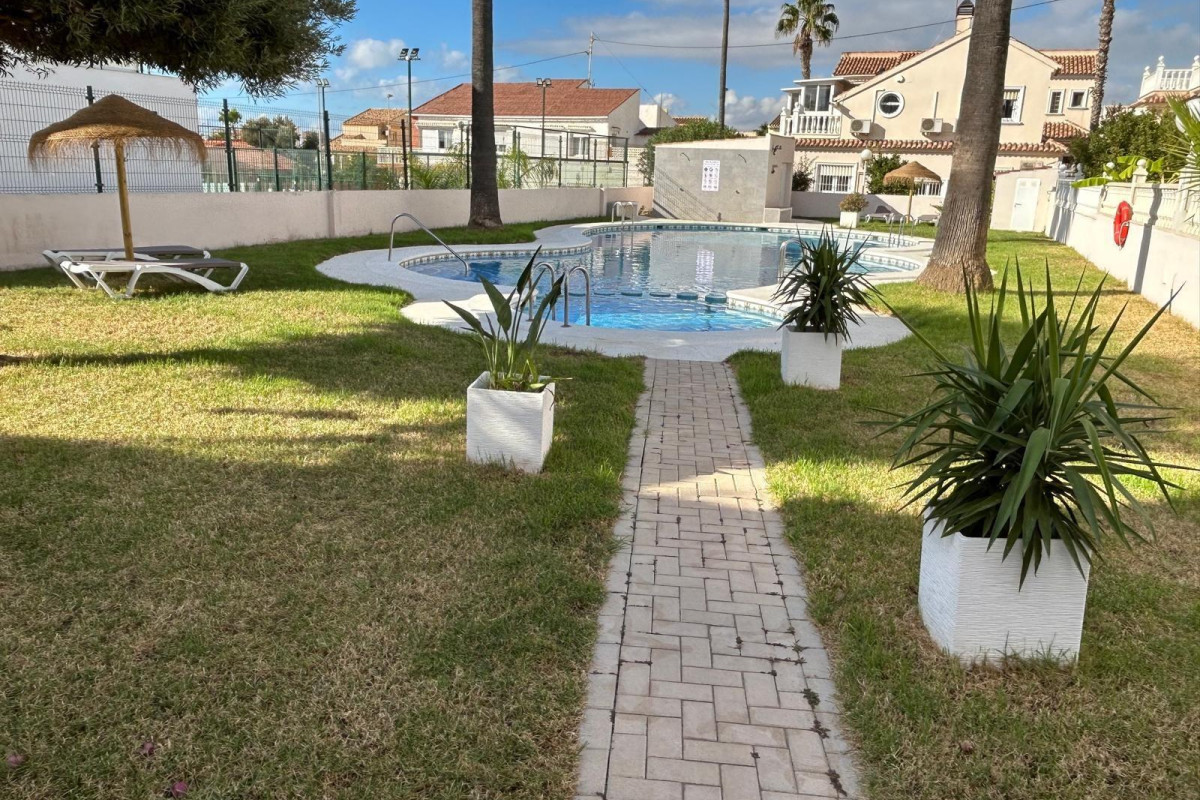 Resale - Townhouse - Torrevieja - Aguas nuevas 1