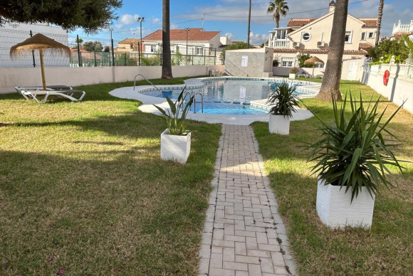 Resale - Townhouse - Torrevieja - Aguas nuevas 1