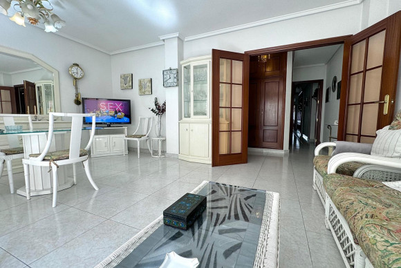 Resale - Apartment  - Torrevieja - Paseo maritimo