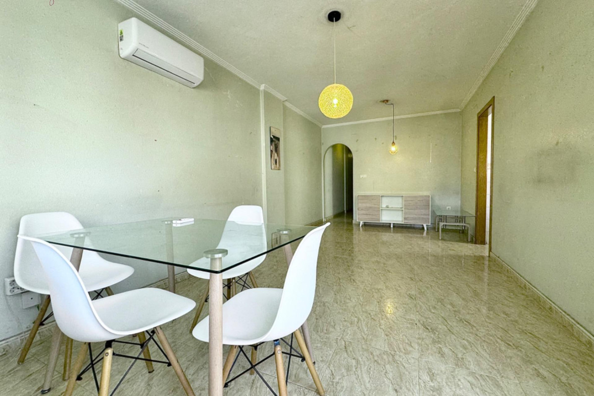 Resale - Apartment  - Torrevieja - Playa del cura