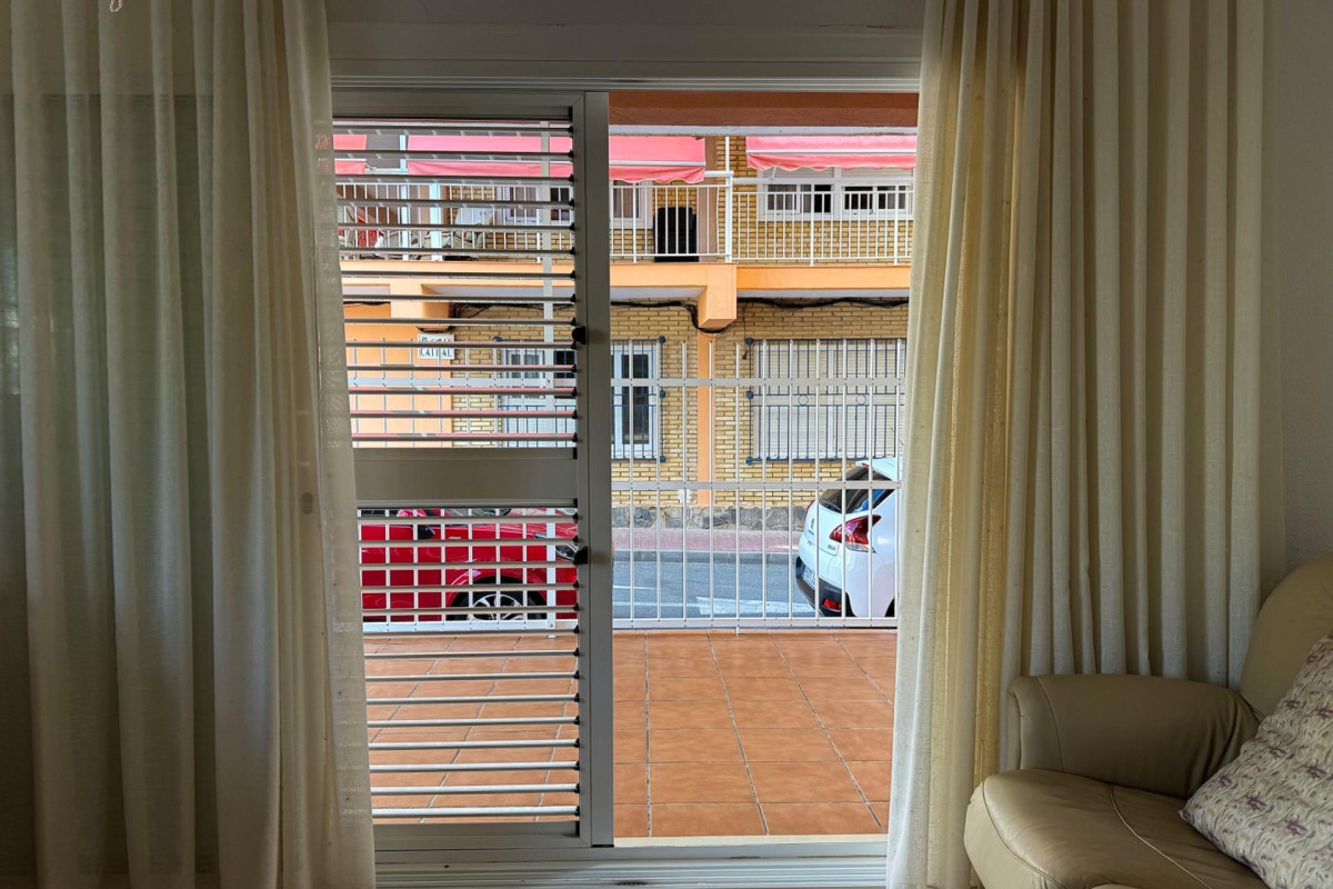 Resale - Apartment  - Torrevieja - Playa de los Naufragos