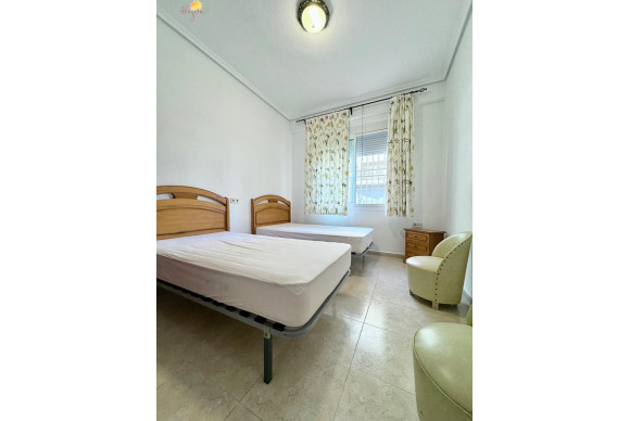 Resale - Apartment  - Torrevieja - Playa de los Naufragos