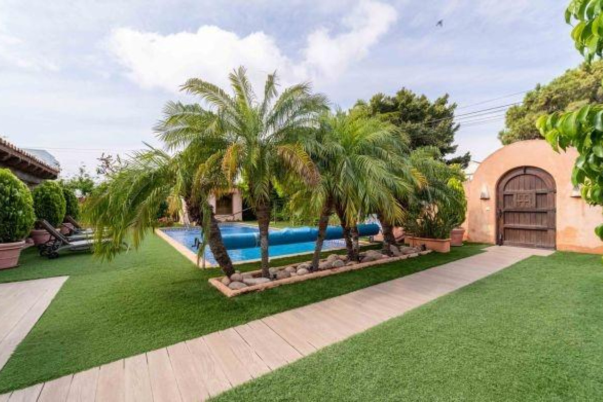 Resale - Villa - Torrevieja - Centro