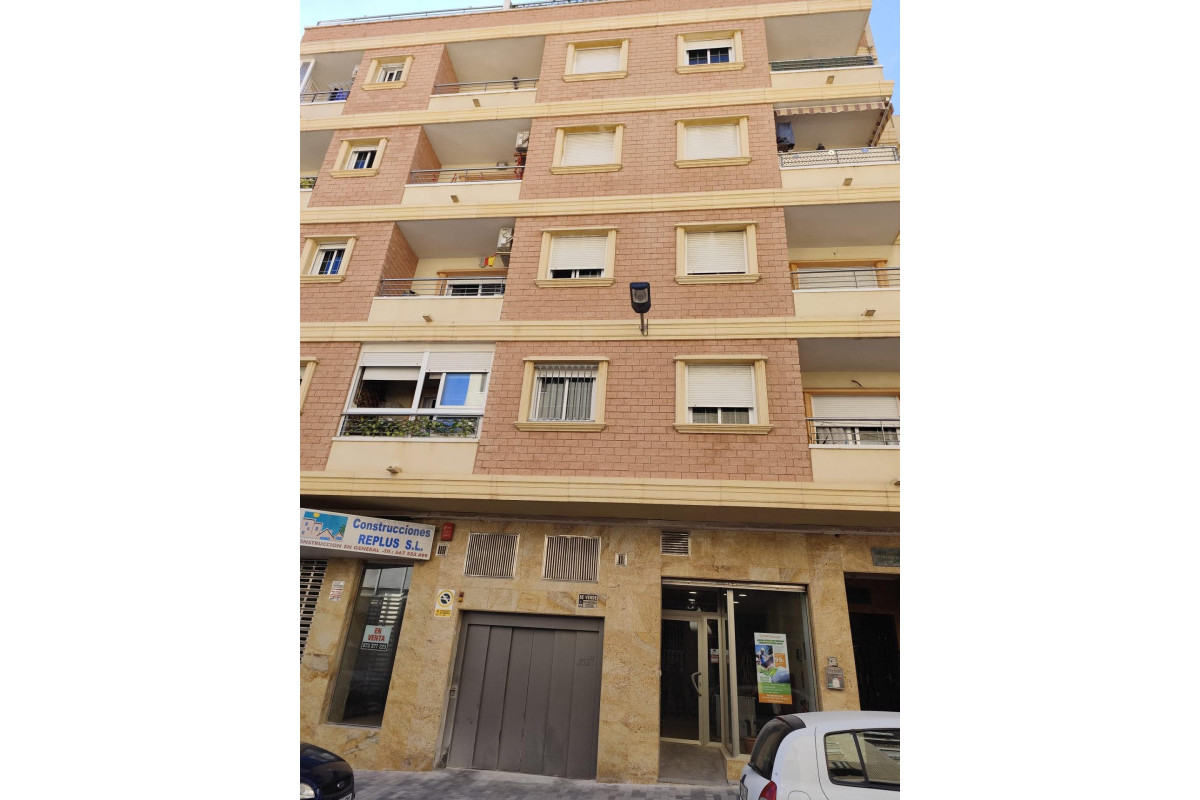 Resale - Apartment  - Torrevieja - Estacion de autobuses