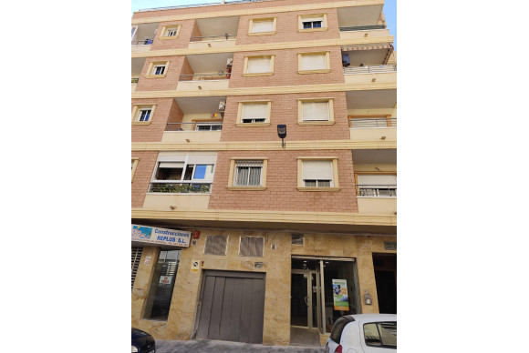 Resale - Apartment  - Torrevieja - Estacion de autobuses