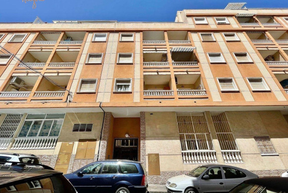 Resale - Apartment  - Torrevieja - Playa del cura