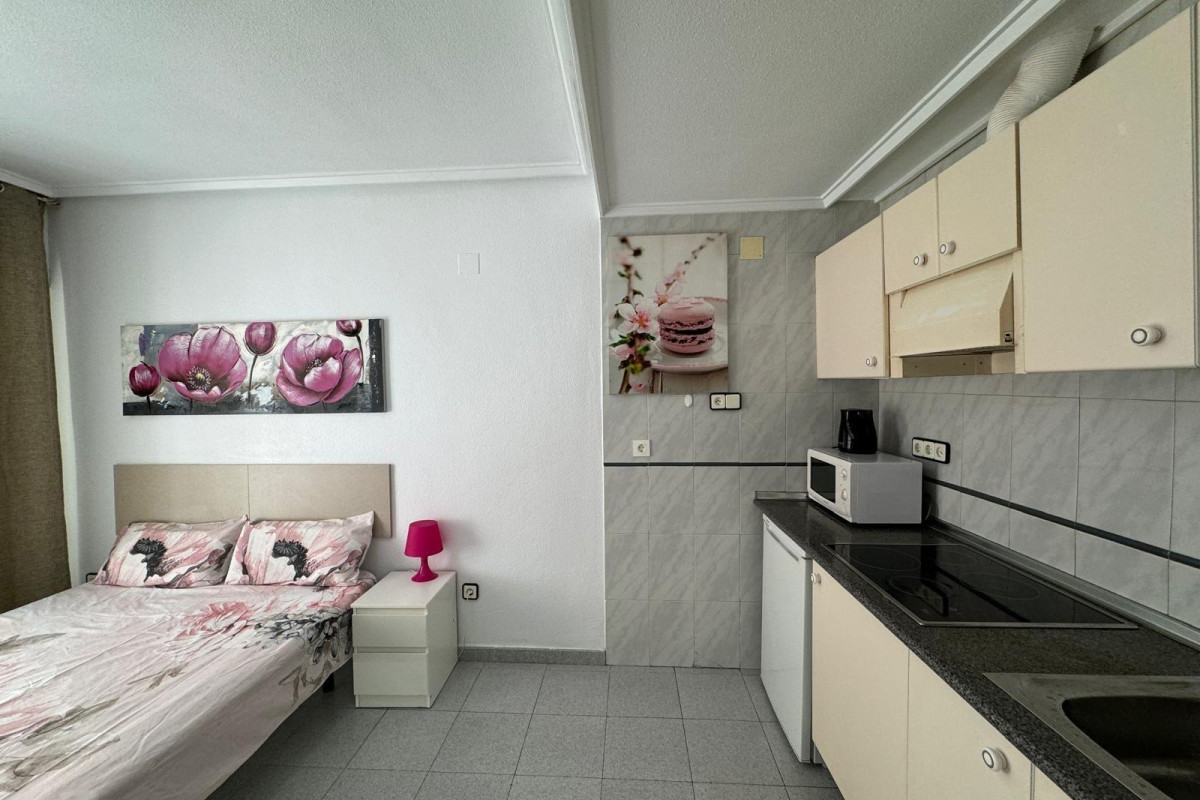 Resale - Apartment  - Torrevieja - Playa de los locos